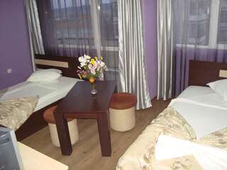Отель Hotel Han Krum Тарговыште Двухместный номер с 2 отдельными кроватями и балконом-1